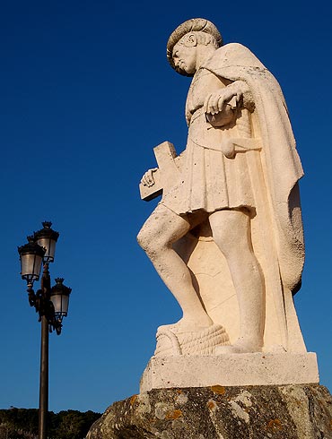 Monumento a Martín Alonso Pinzón